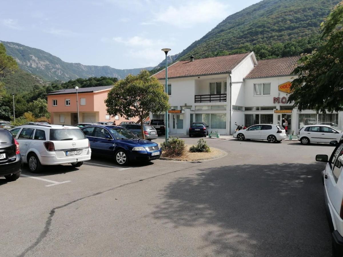 Motel And Restaurant Odusak Dreznjak Exterior photo
